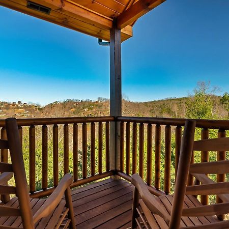 Full Equipped Cabin With A Pool And Game Room Smokies Views Gatlinburg Exterior foto